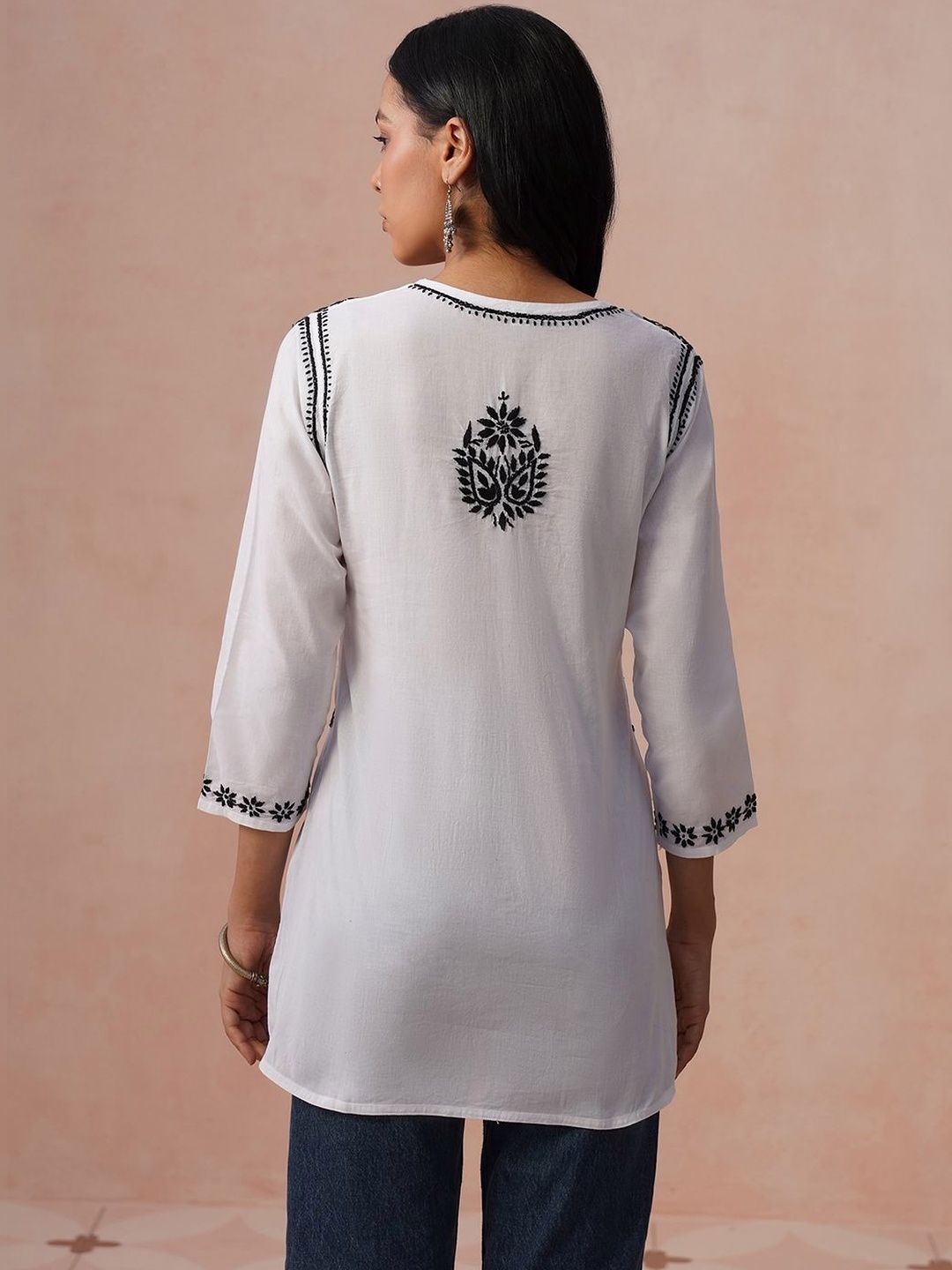 House of Chikankari Women Floral Embroidered Chikankari Kurta