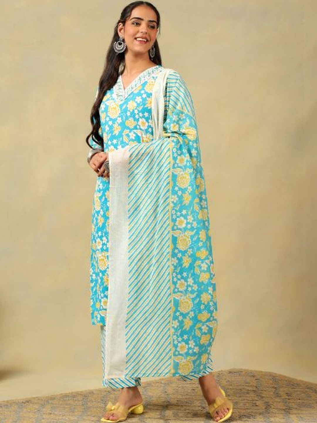 Mamicha Women Floral Printed Regular Thread Work Pure Cotton Kurta with Palazzos & With Dupatta