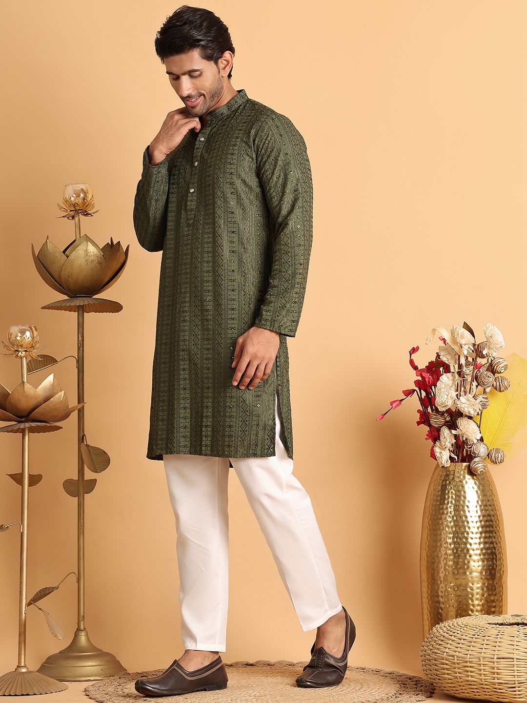 Jompers Men Embroidered Regular Sequinned Kurta with Pyjamas