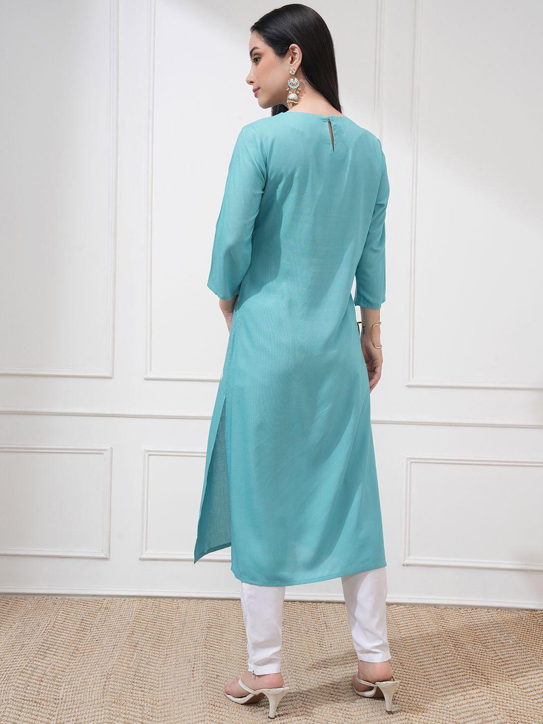 Vishudh Women Embroidered Straight Kurta