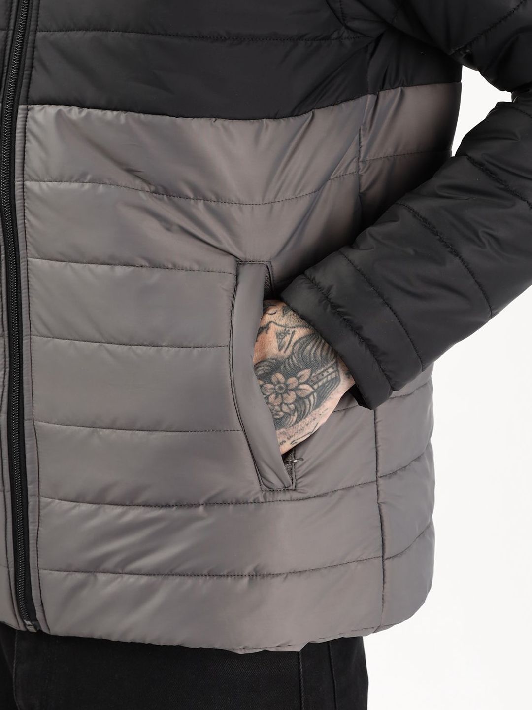 ADRO Men Colourblocked Windcheater Bomber dengan Jaket Patchwork