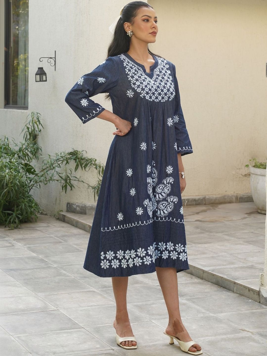 House of Chikankari Chikankari Pepejal A-line Pakaian Panjang Wanita-Gaun Biru Tua
