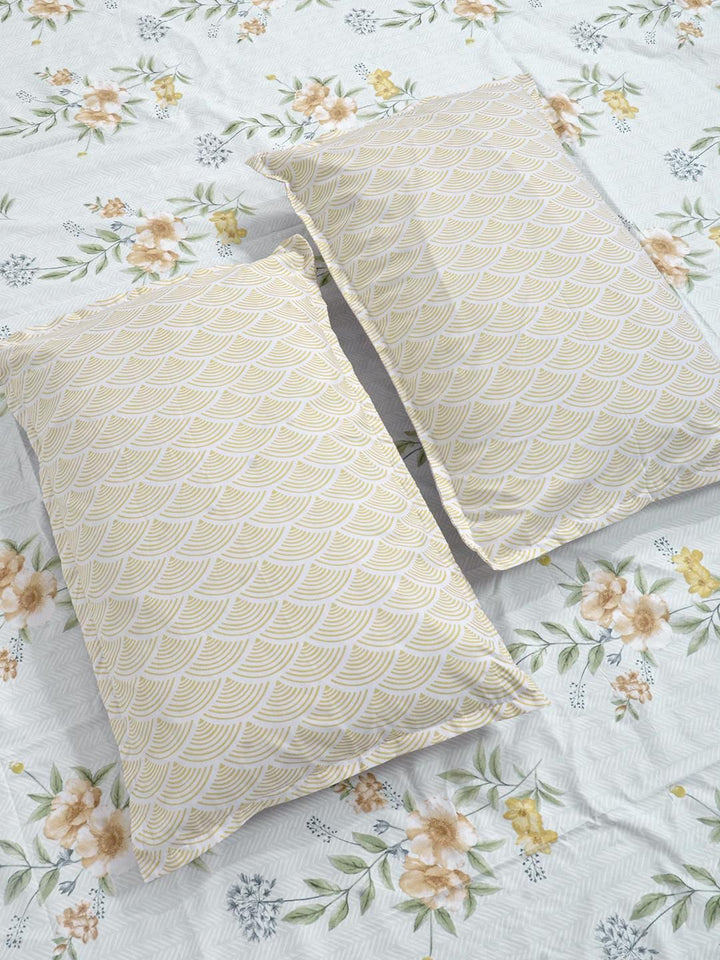 KLOTTHE Multicoloured Floral 300 TC King Bedsheet with 2 Pillow Covers