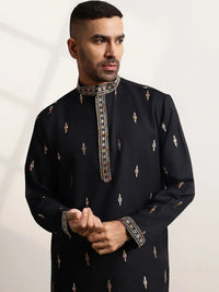 SOJANYA Men Embellished Thread Work Kurta