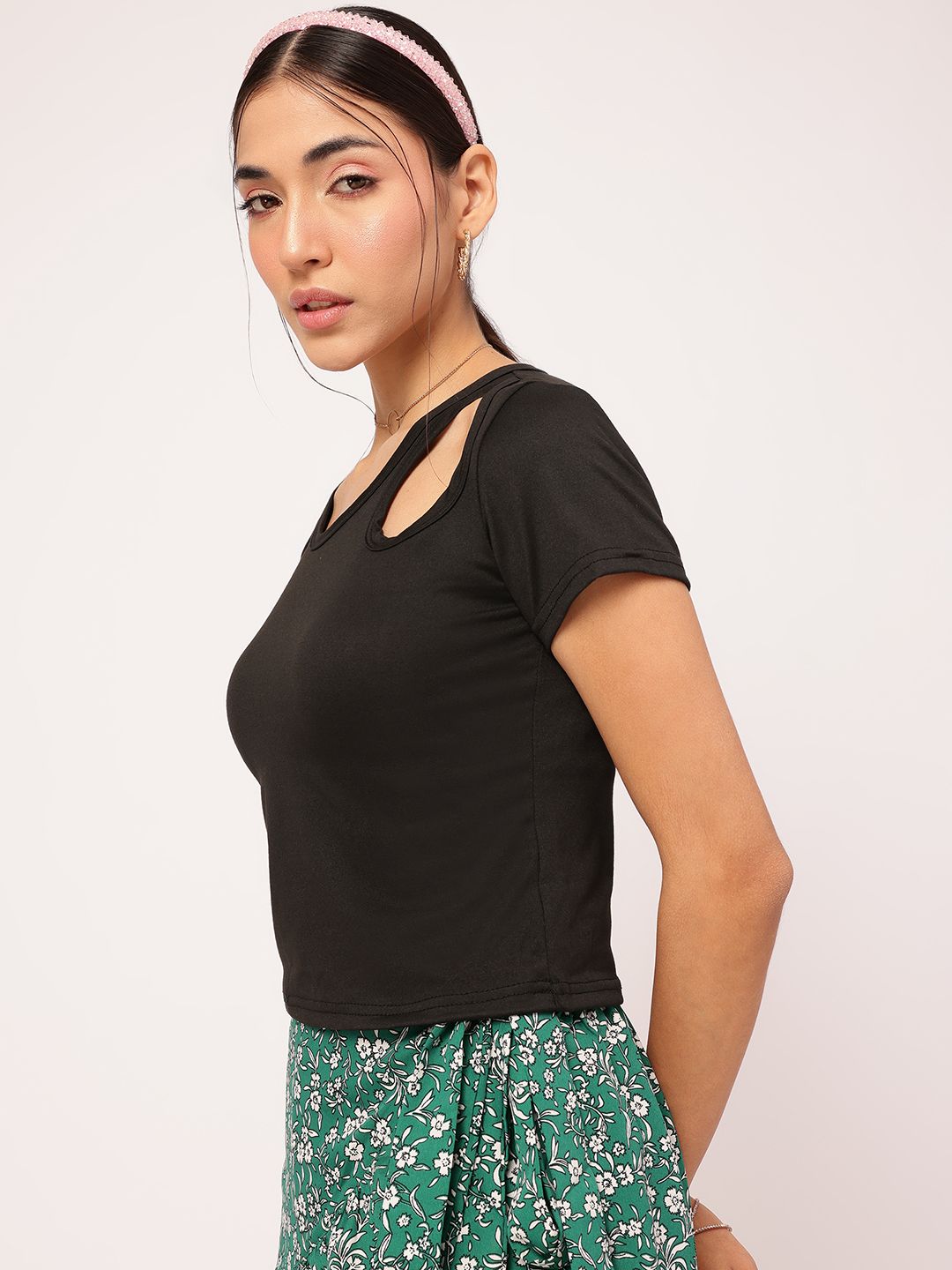 DressBerry Classy Cutout Basic Bee Top