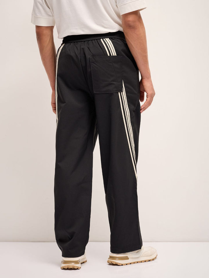 THE BEAR HOUSE Men Checked Straight Fit Casual Pant