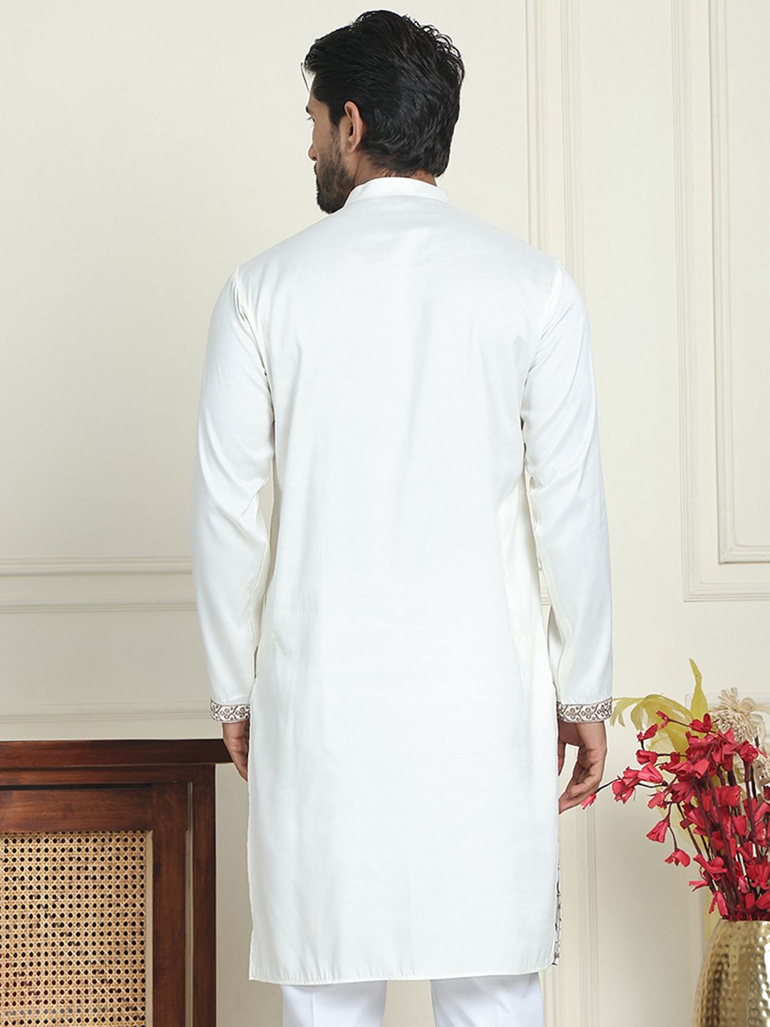 Jompers Ethnic Motifs Embroidered Mandarin Collar Thread Work Straight Kurtas