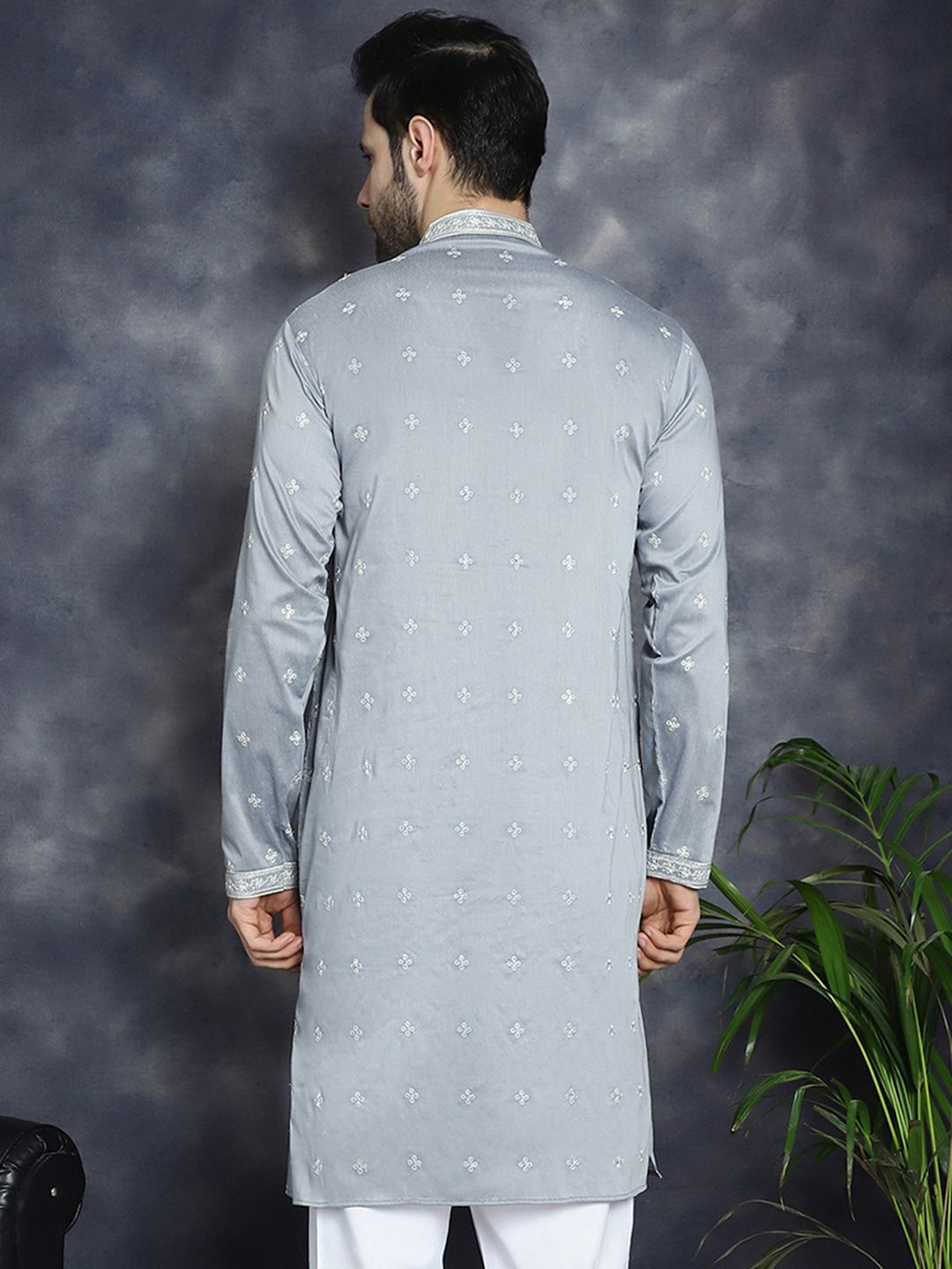 Jompers Mandarin Collar Embroidered Thread Work Kurta