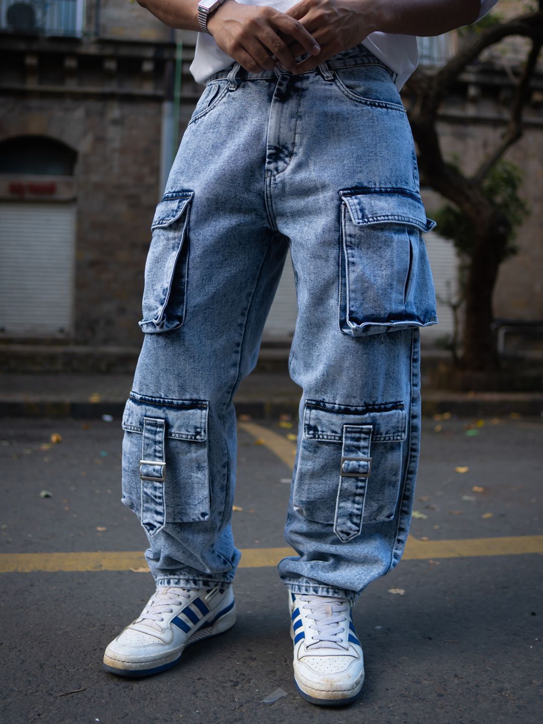 Lelaki Powerlook santai sesuai dengan jeans kargo denim yang sesuai