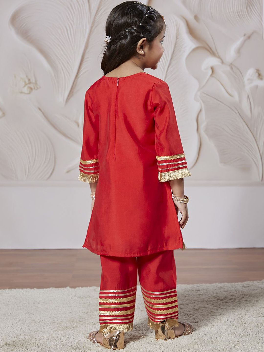 VASTRAMAY Girls Geometric Yoke Design Regular Kurta With Trouser With Dupatta