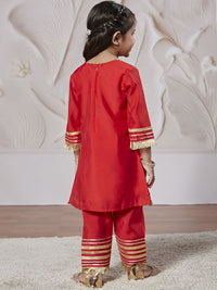 VASTRAMAY Girls Geometric Yoke Design Regular Kurta With Trouser With Dupatta