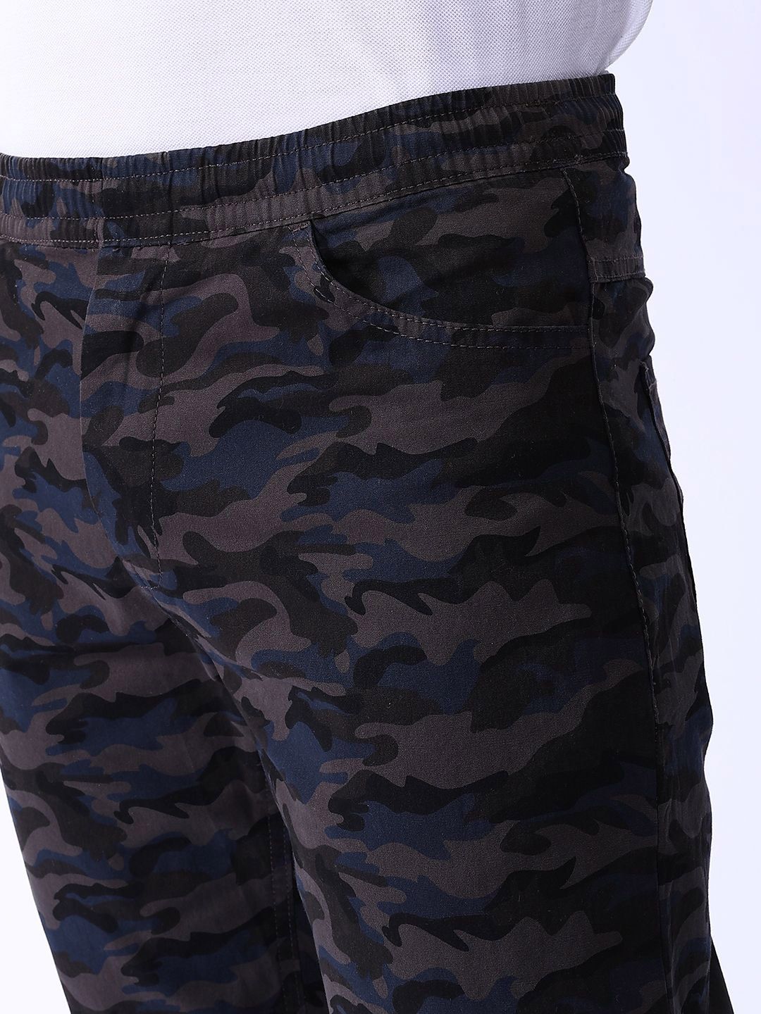 The Indian Garage Co Men Camouflage Printed Cotton Slim Fit Joggers Trousers