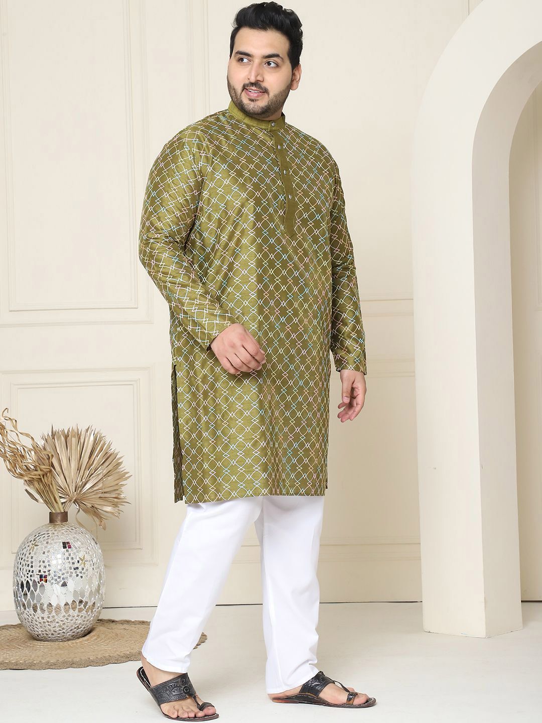 SOJANYA PLUS Geomtric Embroidered Mandarin Collar Straight Kurta with Pyjamas