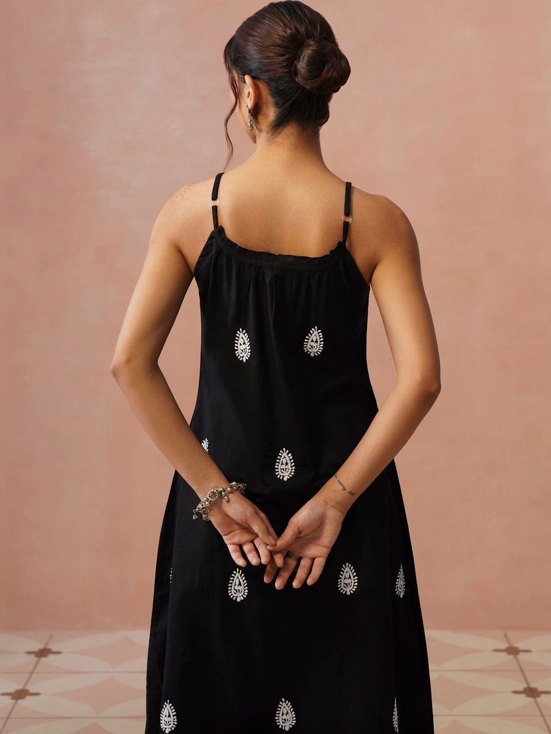 Rumah Wanita Chikankari Kurta Sulam Benang Paisley