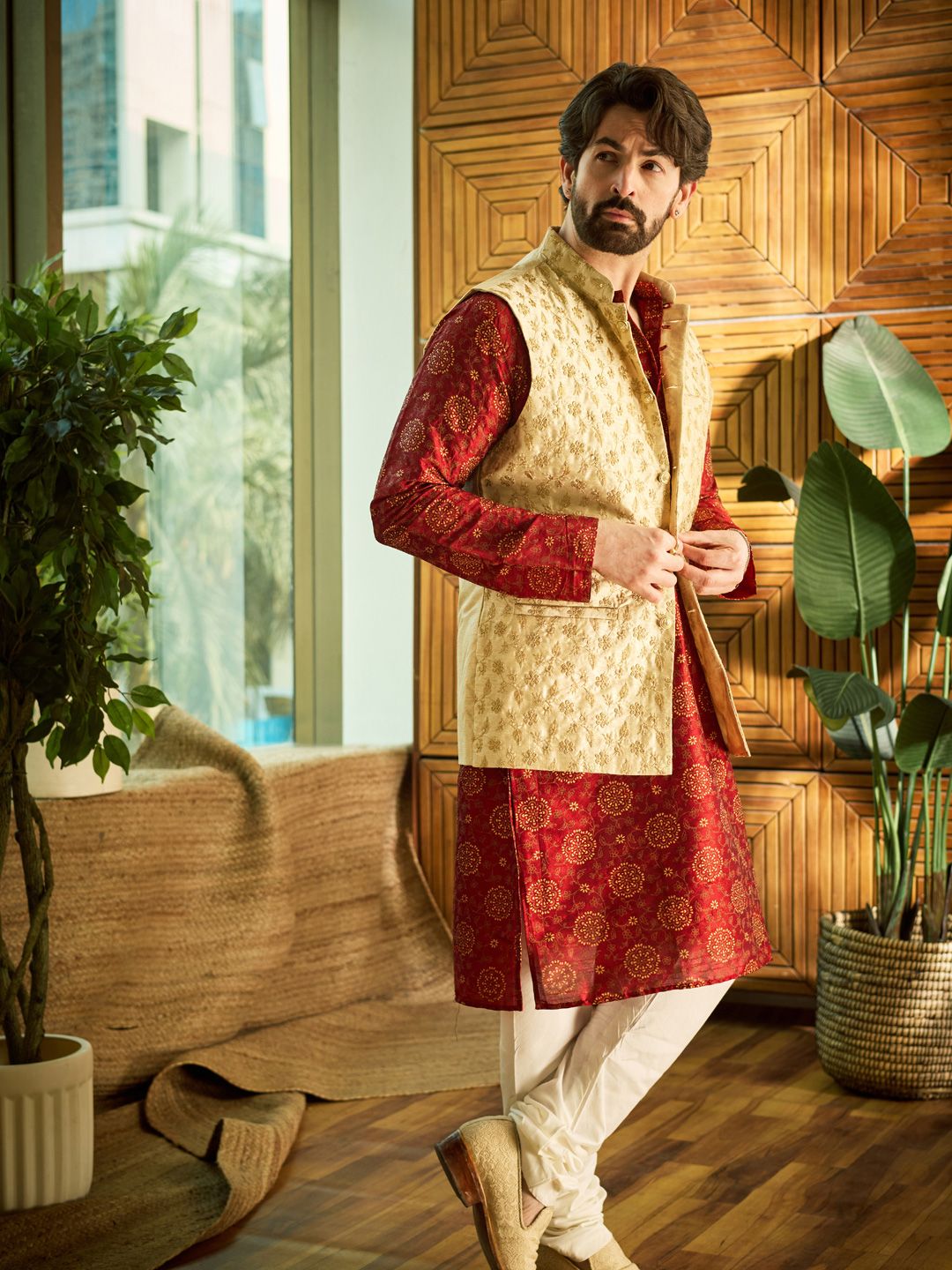 SOJANYA Floral Printed Mandarin Collar Straight Kurta With Pyjamas And Nehru Jacket