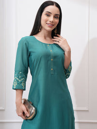 Vishudh Round Neck Three-Quarter Sleeves Thread Work Straight Kurta