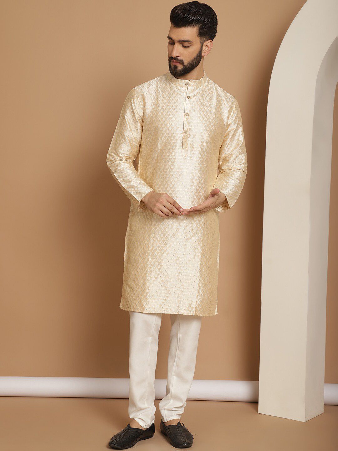 Motif Etnik Anouk Kolar Mandarin Panjang Lutut Sulam Kurta Biasa dengan Churidar