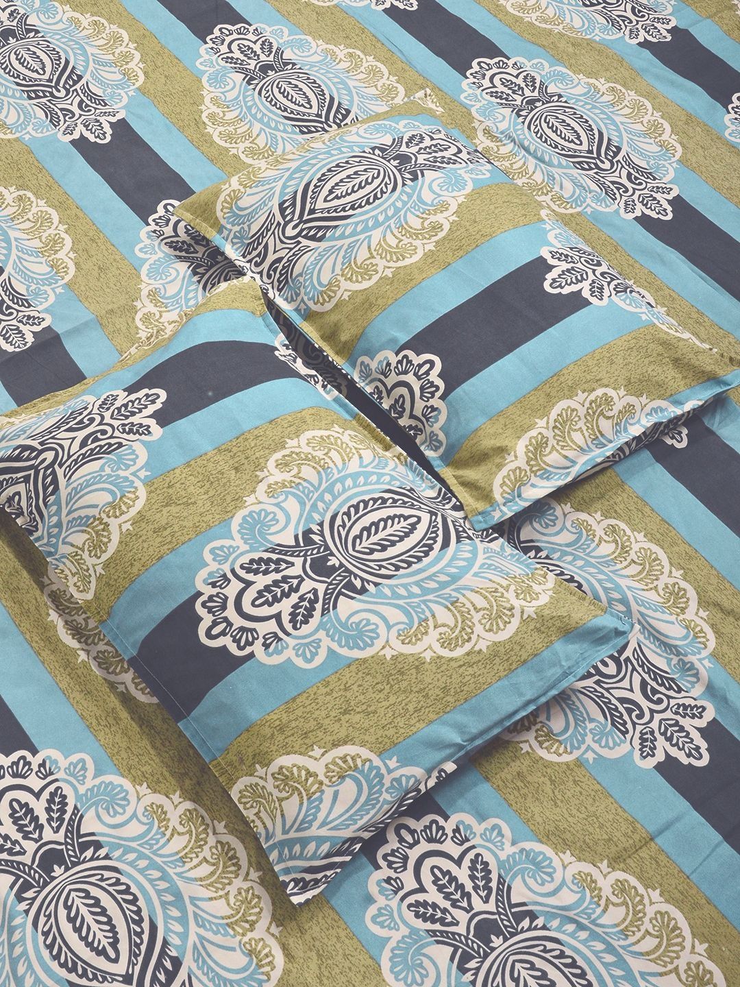 Myntra Elegant Homes Multicoloured Floral 300 TC Bedsheet with 2 Pillow Covers