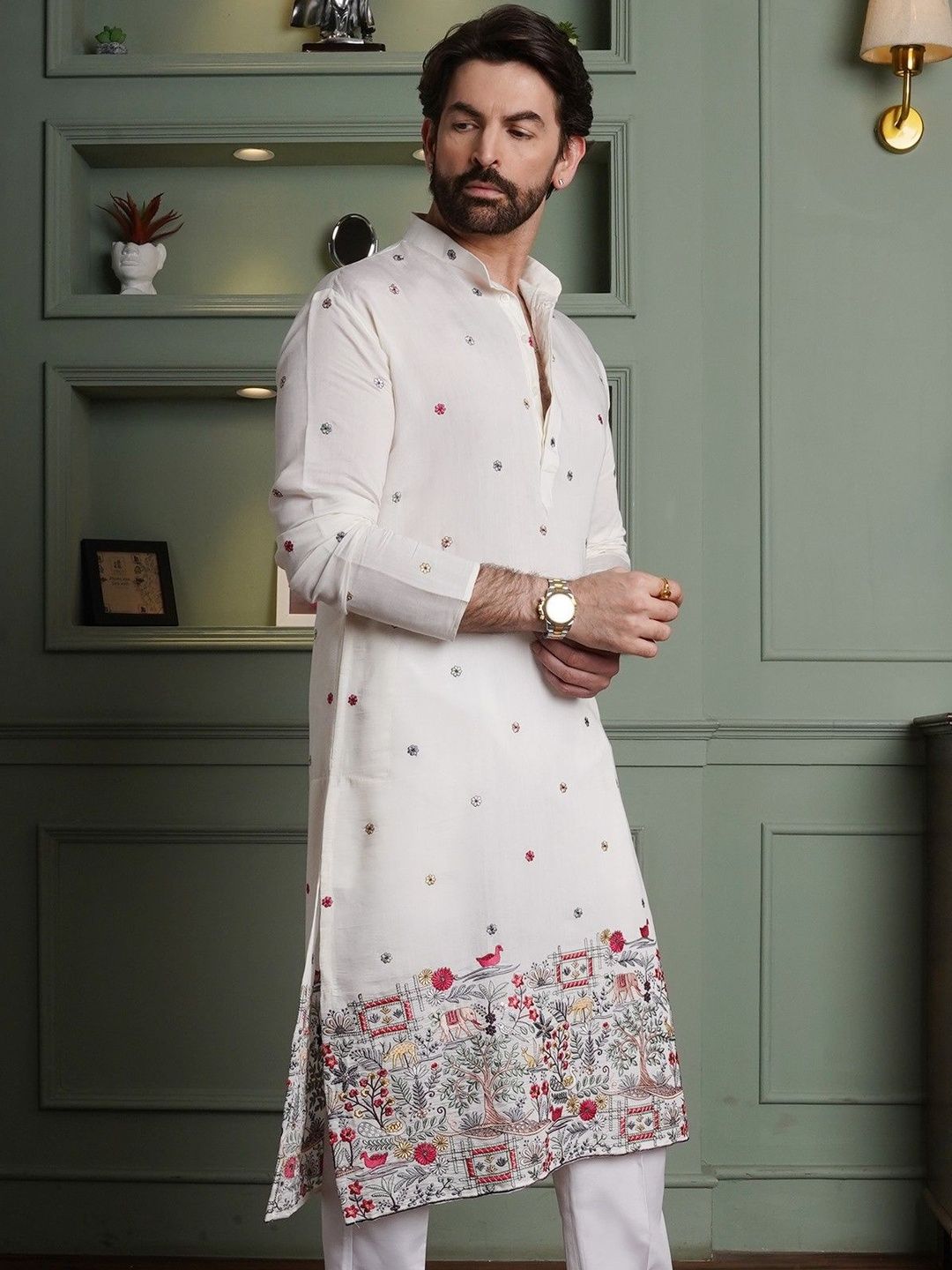 SOJANYA Men Embroidered Thread Work Kurta