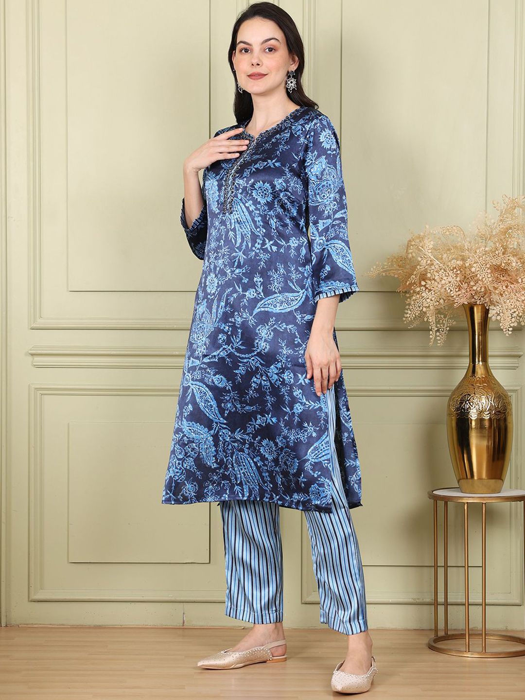 W Women Floral Printed Regular Thread Work Kurta with Trousers