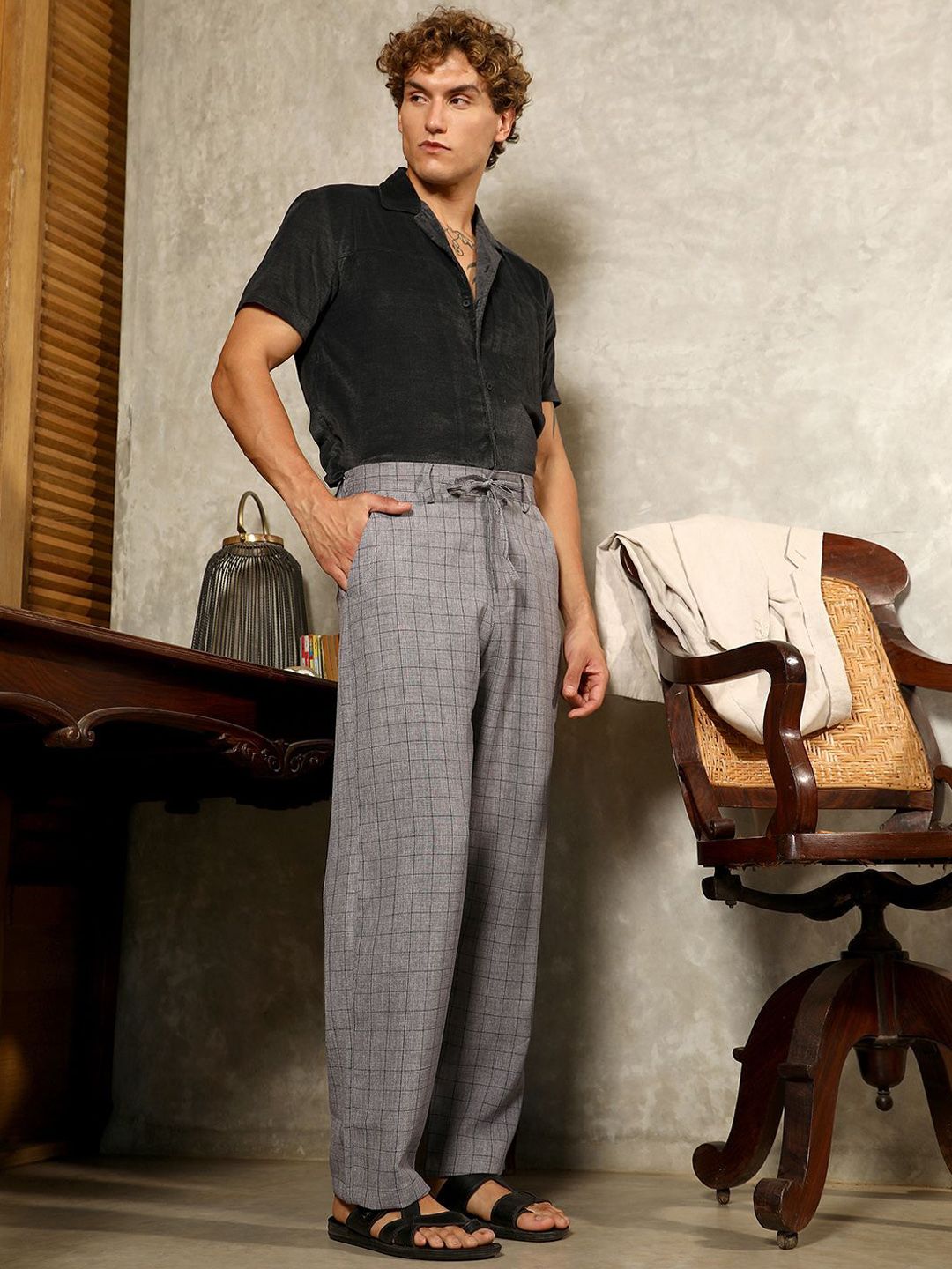 Campus Sutra Men Comfort Checked Relaxed Fit Mid-Rise Trousers