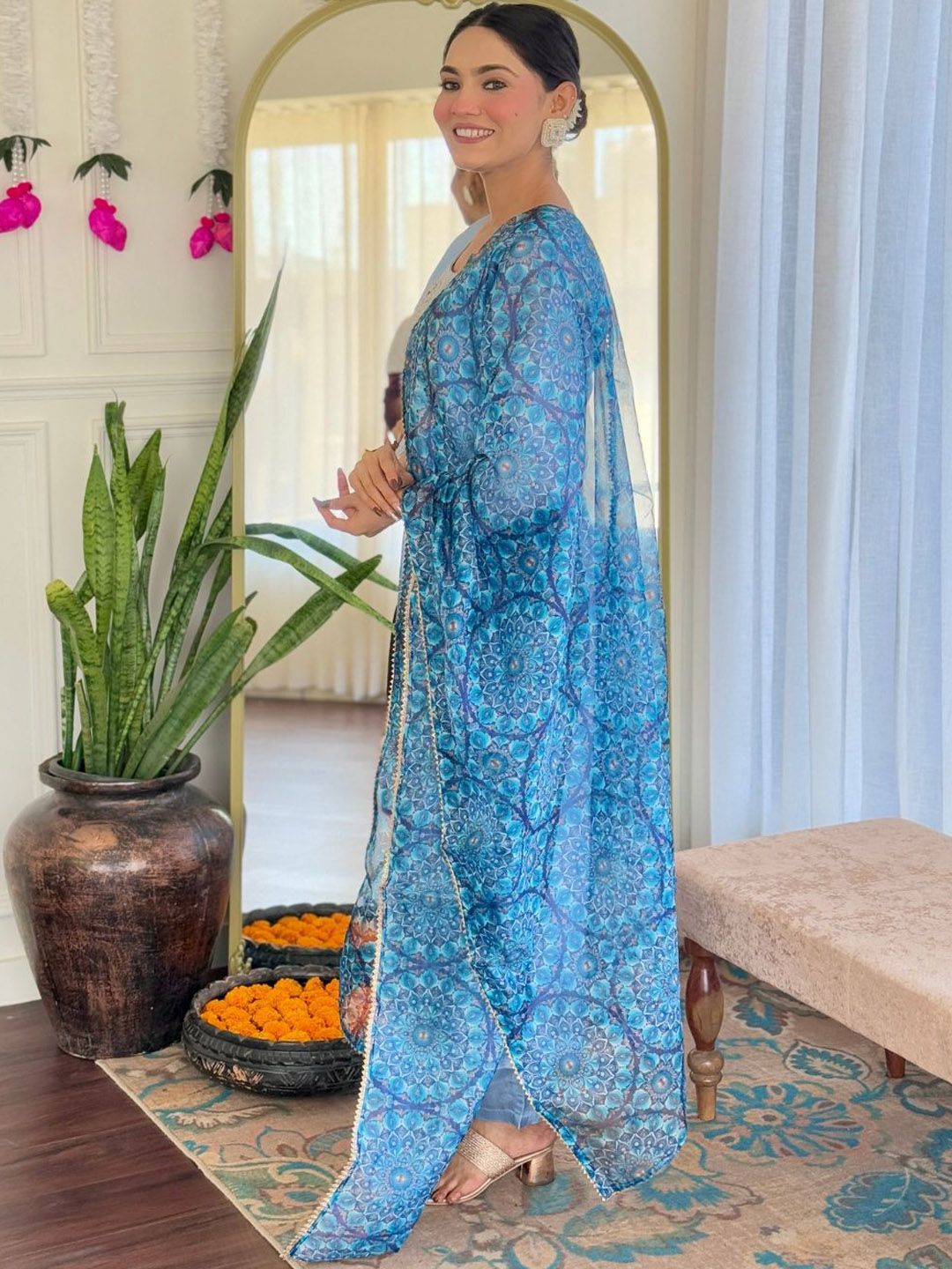 Kalini Wanita Motif Etnik Bersulam Kurta Kerja Bulat Biasa Dengan Seluar & Dengan Dupatta