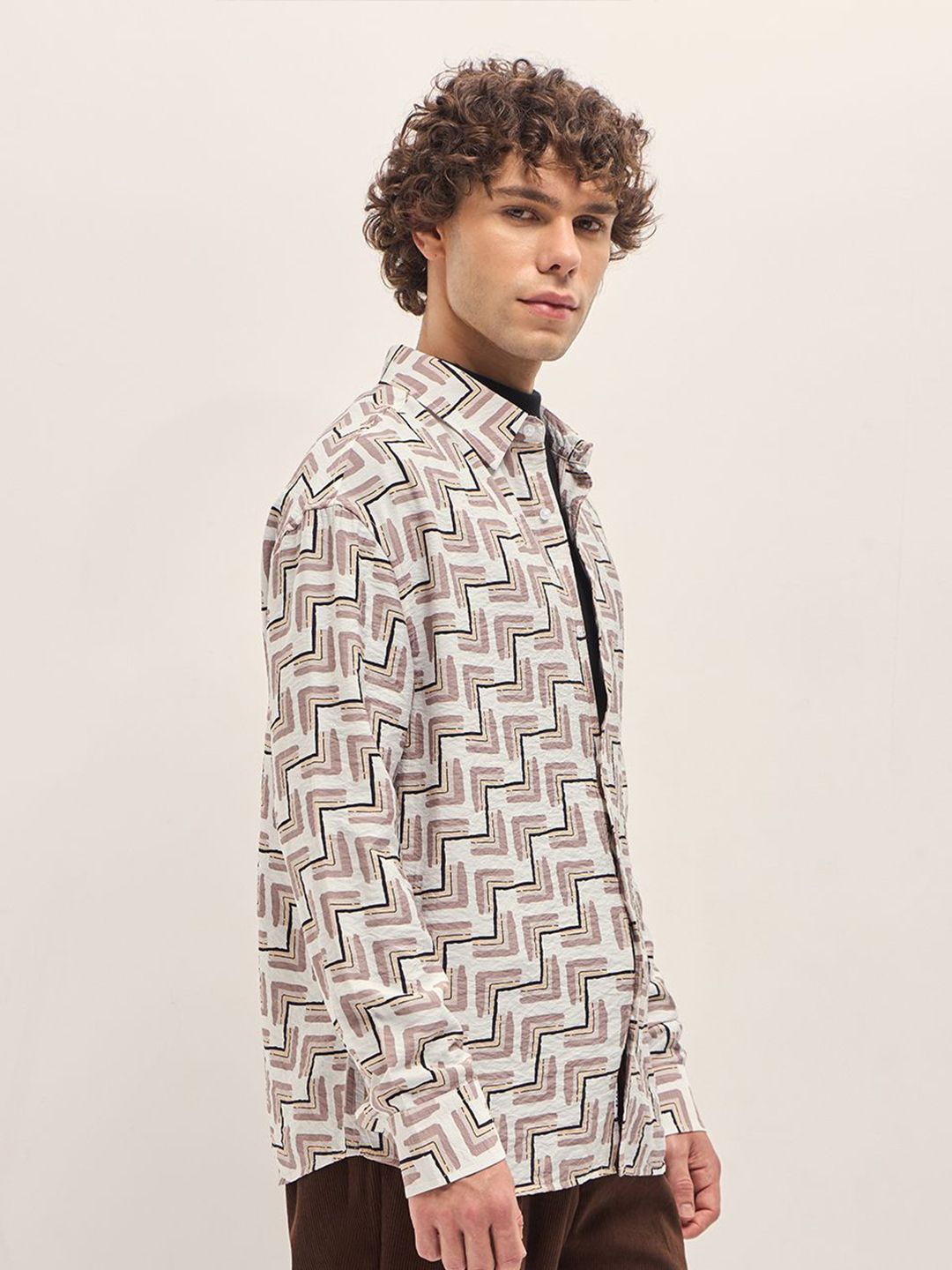 THE BEAR HOUSE Men Spread Collar Geometric Printed Relaxed Fit Casual Shirt