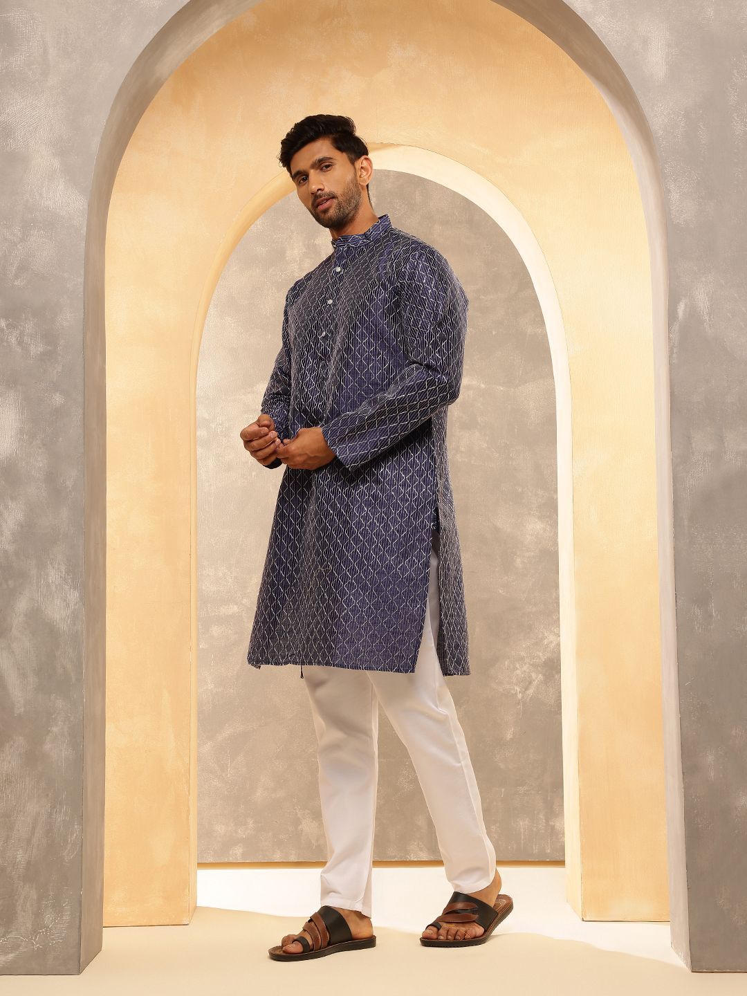 Anouk Geometric Embroidered Band Collar Thread Work Straight Cotton Silk Kurta