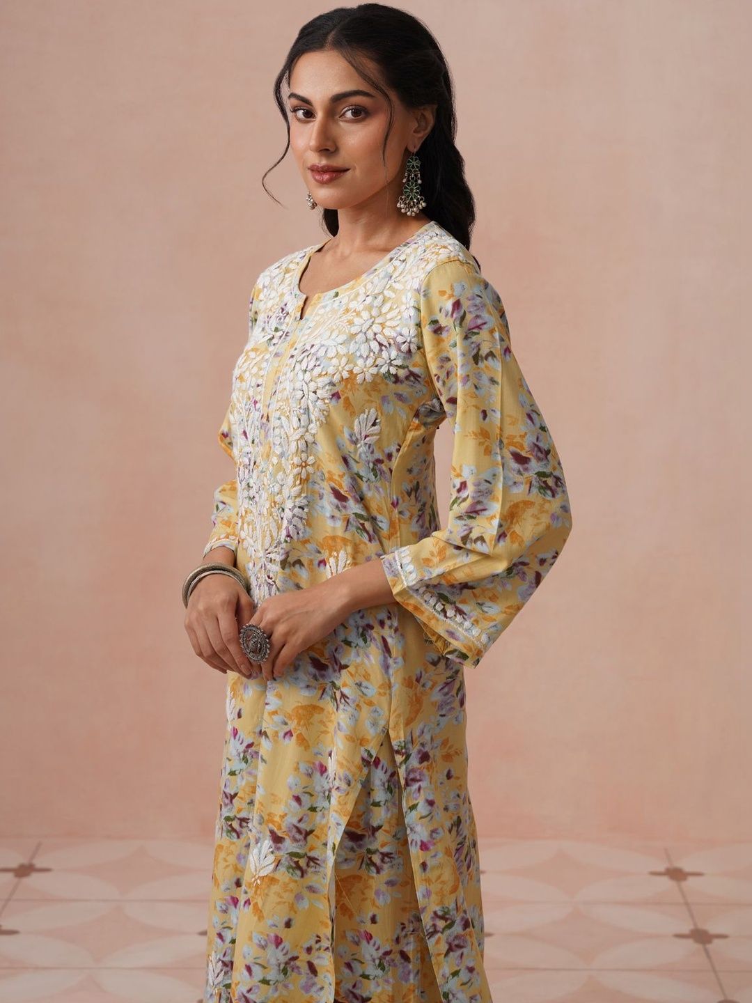 Rumah Wanita Chikankari Bercetak Kurta Chikankari Biasa dengan Seluar