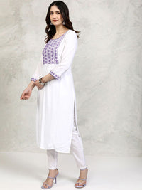 Vishudh White Floral Embroidered Thread Work Round Neck Straight Kurta