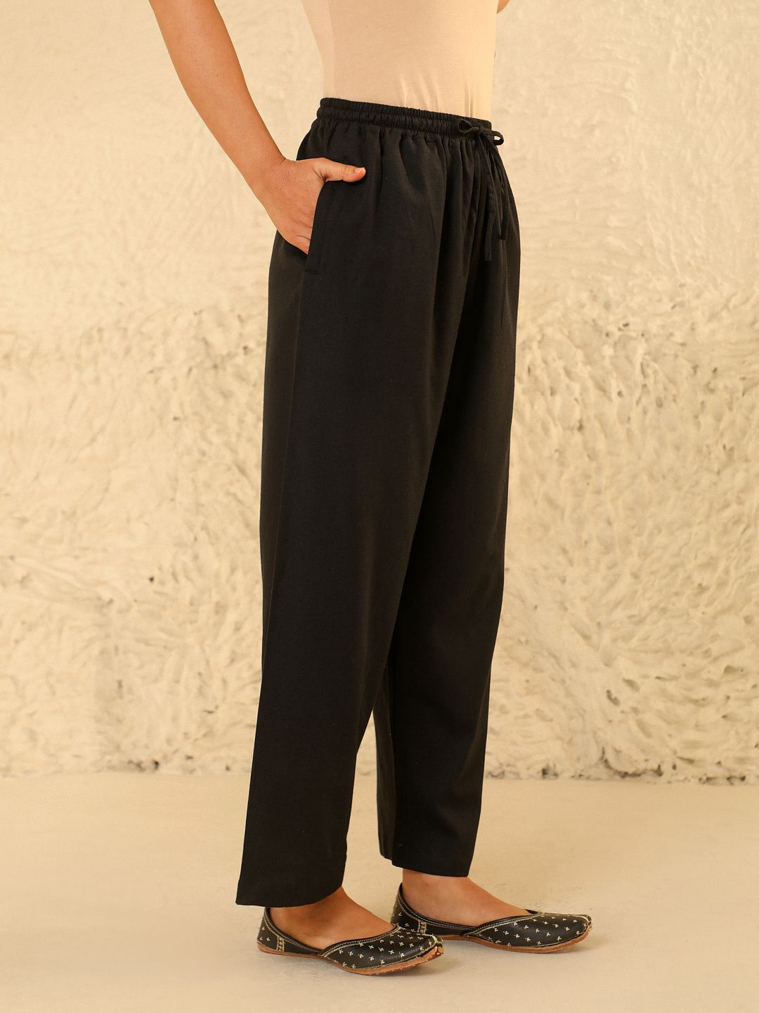 House of Chikankari Women Black Cotton Solid Pant