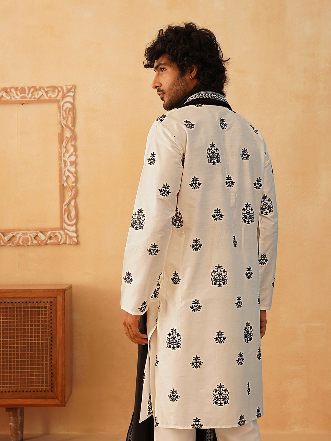 Jompers Floral Embroidered Mandarin Collar Thread Work Silk Kurta With Dupatta