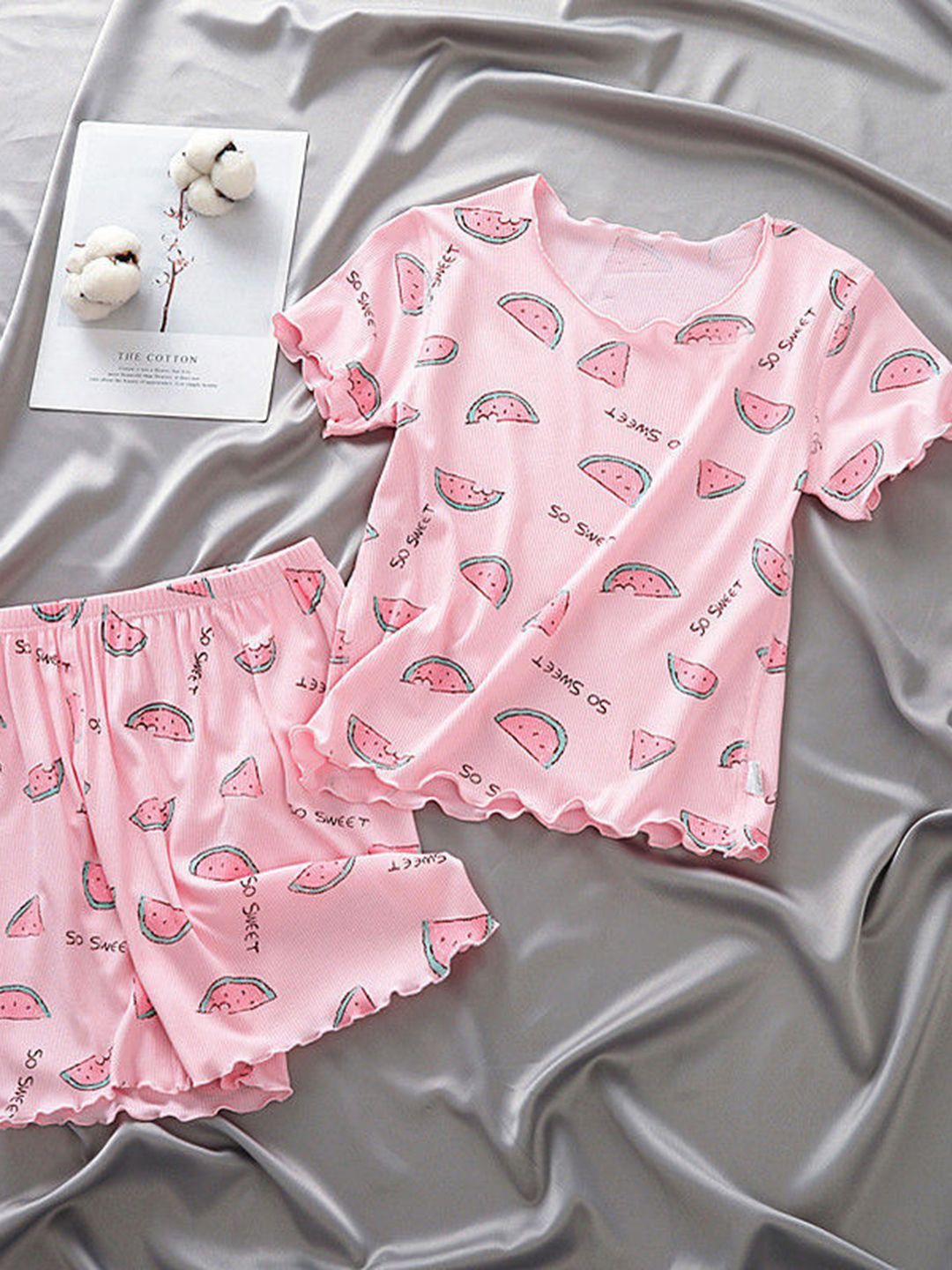 YK Girls Printed T-Shirt & Shorts Clothing Set