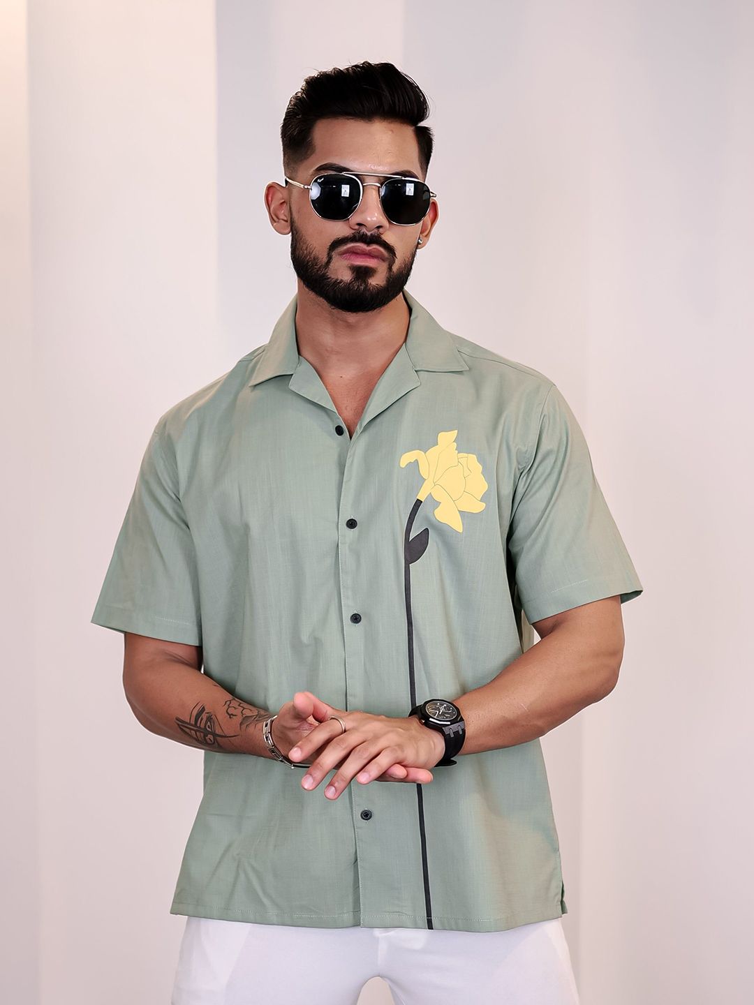 Eszett Men Floral Printed Spread Collar Cotton Casual Shirt