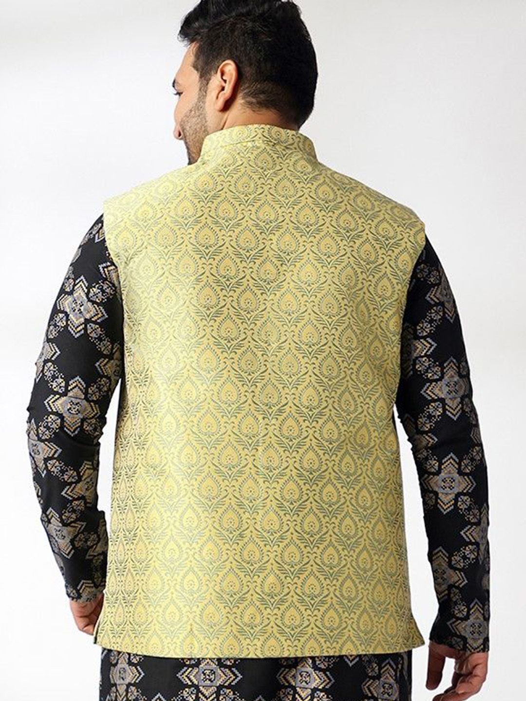 SOJANYA PLUS Men Paisley Motif Printed Nehru Jacket
