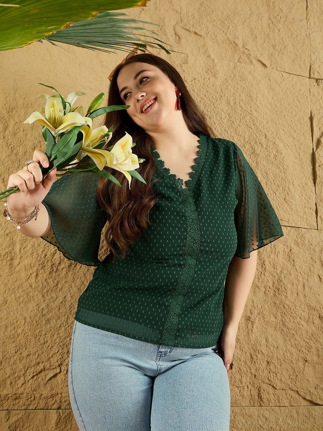 Berrylush Curve Women Abstract Printed V-Neck Top