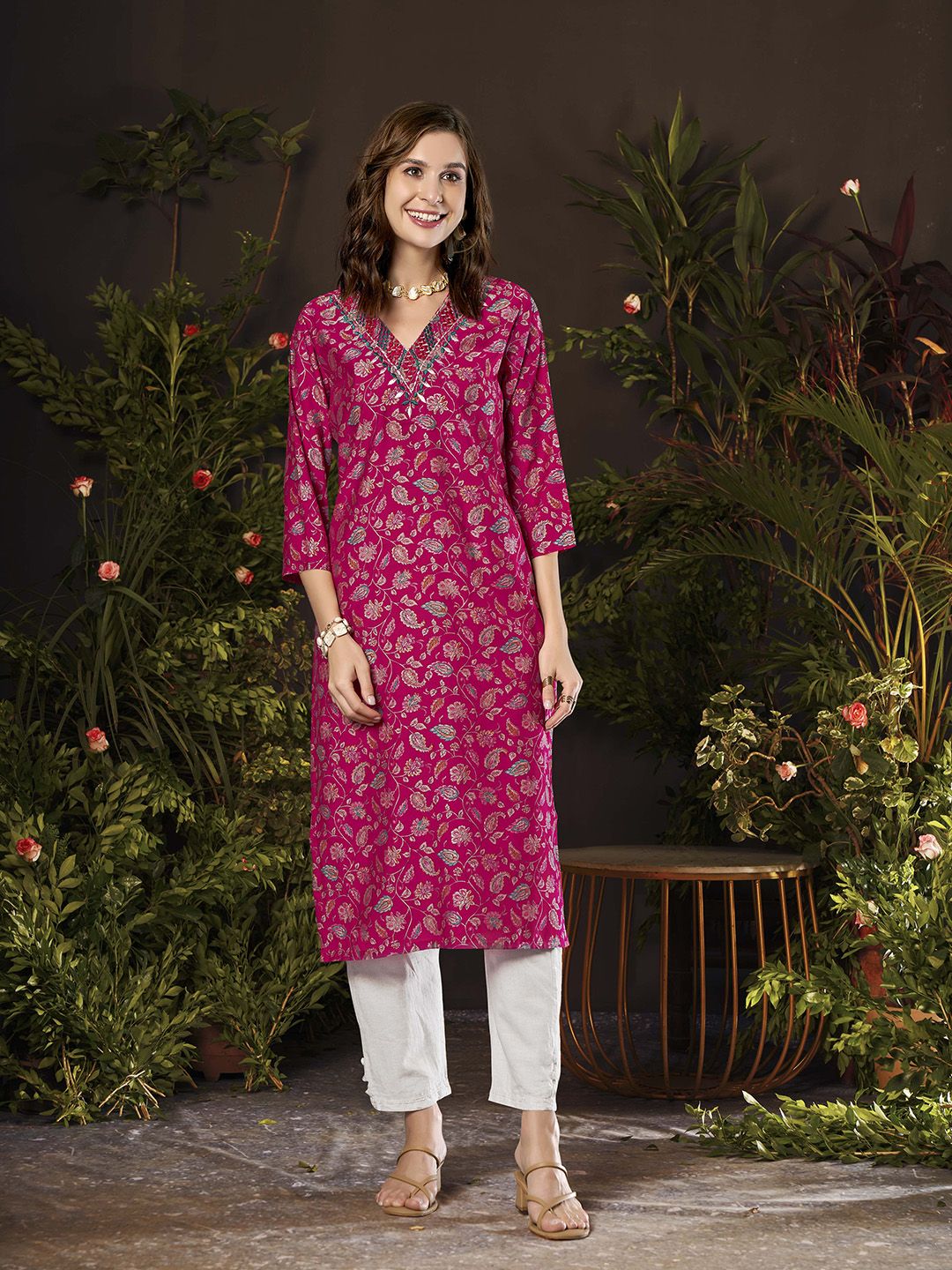 Anouk Women Floral Embroidered Thread Work Chanderi Silk Kurta