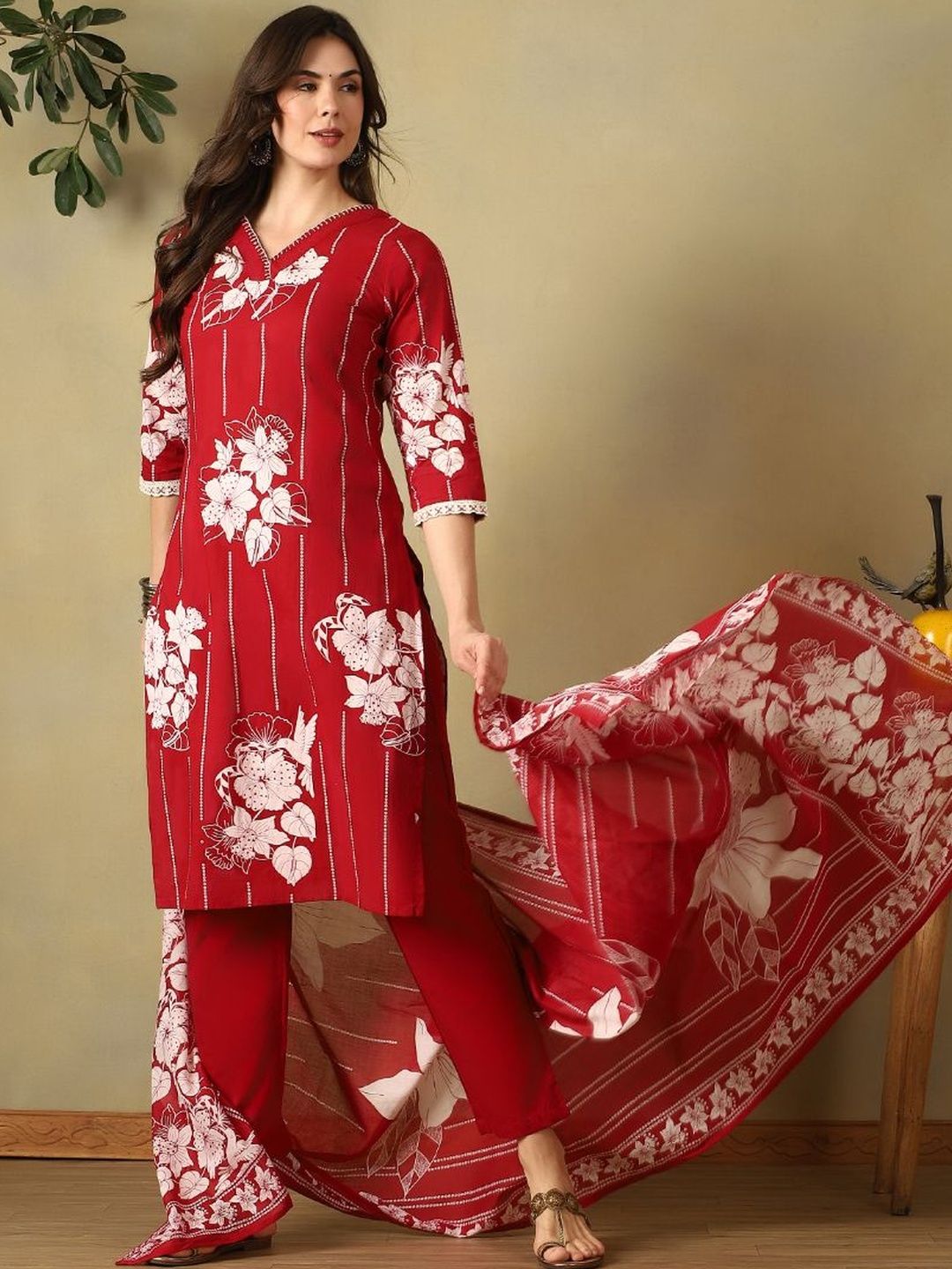 Mamicha Women Floral Printed Regular Pure Cotton Kurta with Trousers & With Dupatta