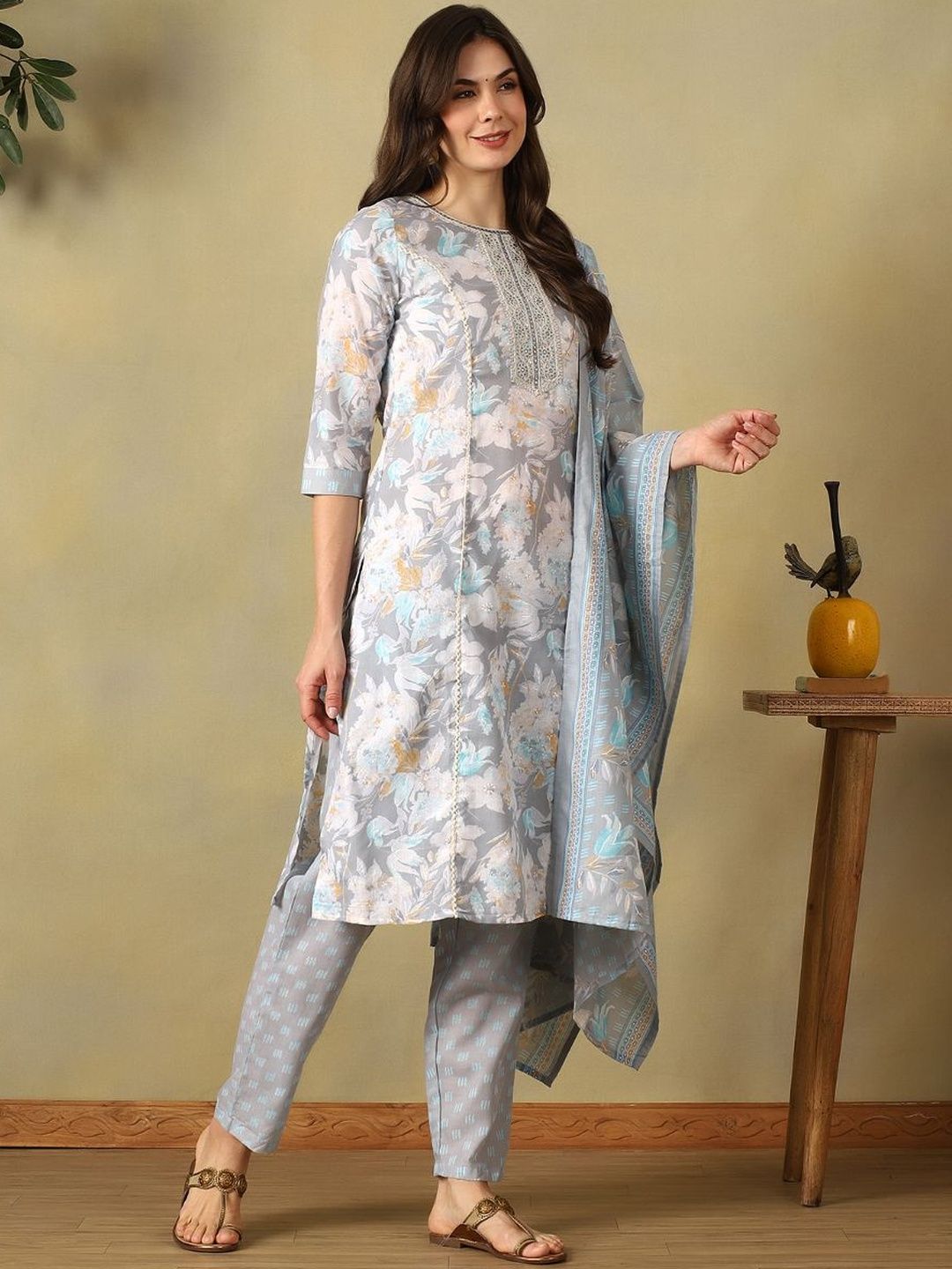 Mamicha Women Floral Printed Regular Mirror Work Pure Cotton Kurta with Trousers & With Dupatta