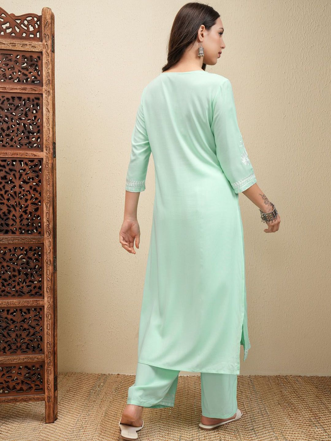 Vishudh Green Floral Embroidered Thread Work Regular Kurta with Trouser