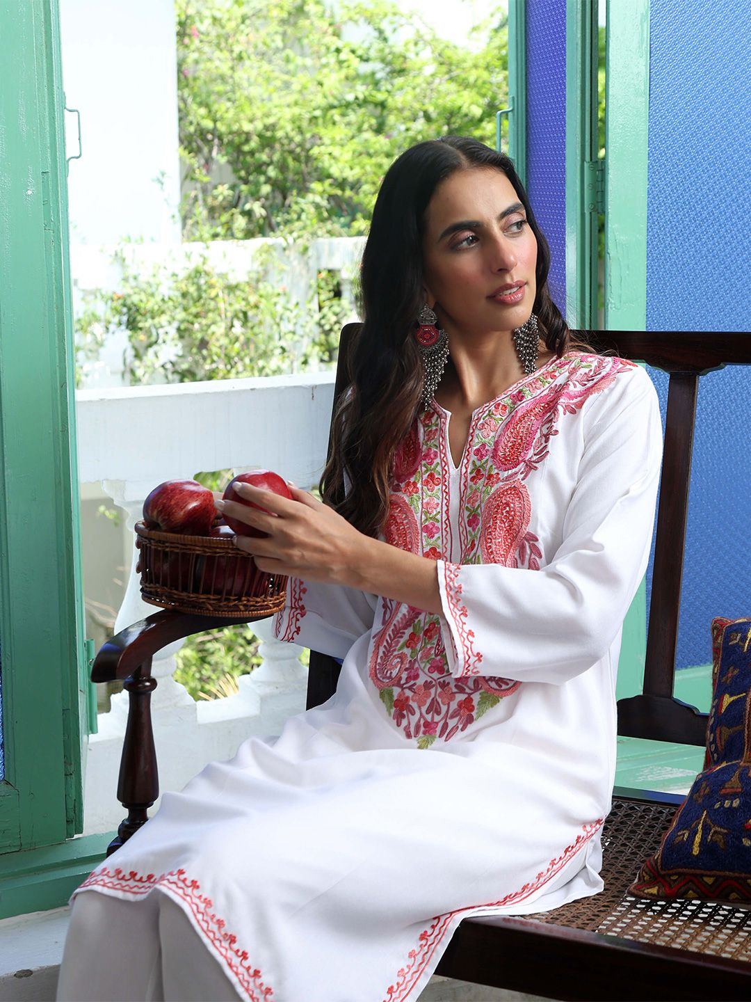 House of Chikankari Women White Cotton Aari Sulam Kurta