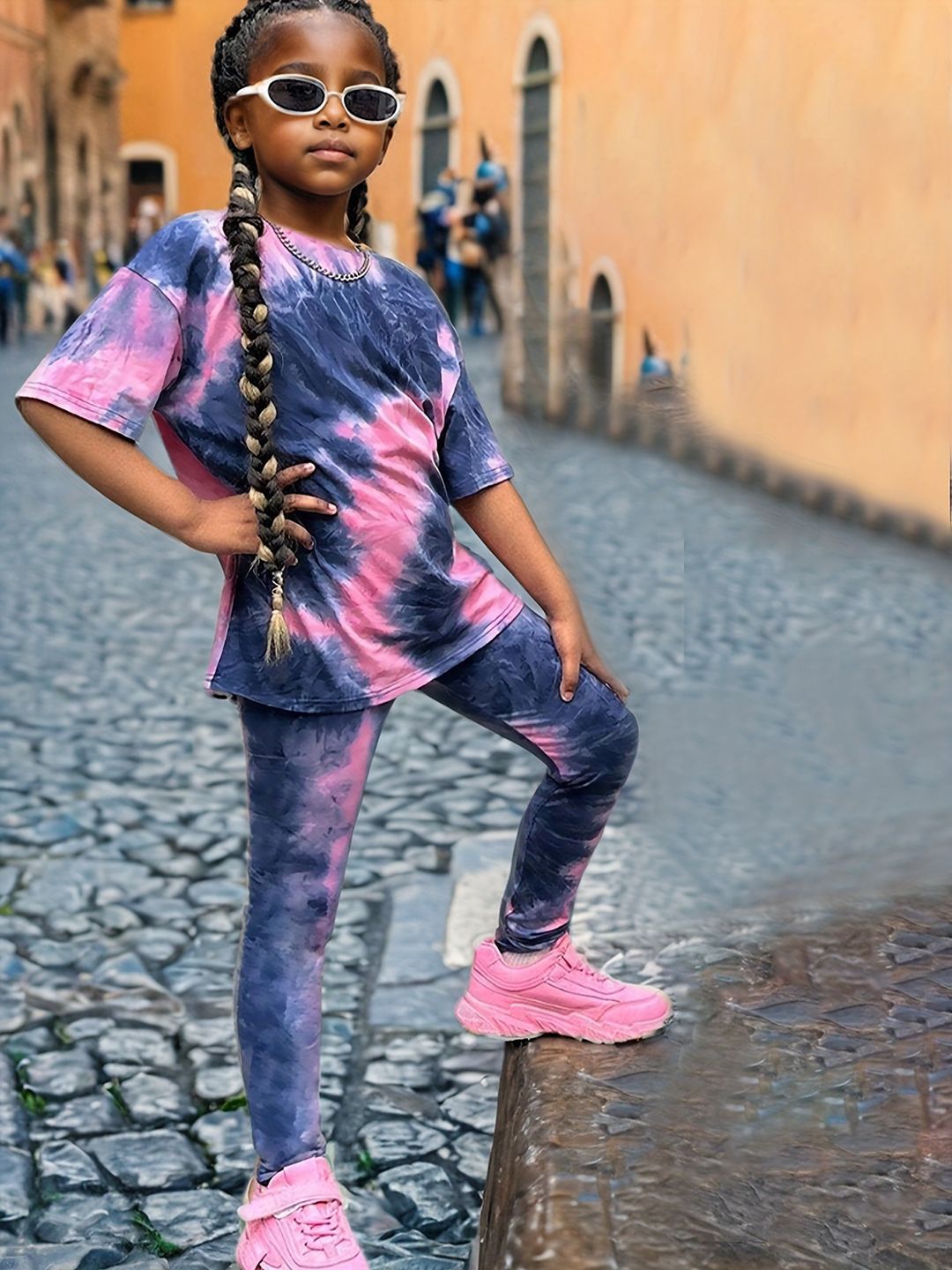 YK Girls Printed T-Shirt & Trousers Clothing Set