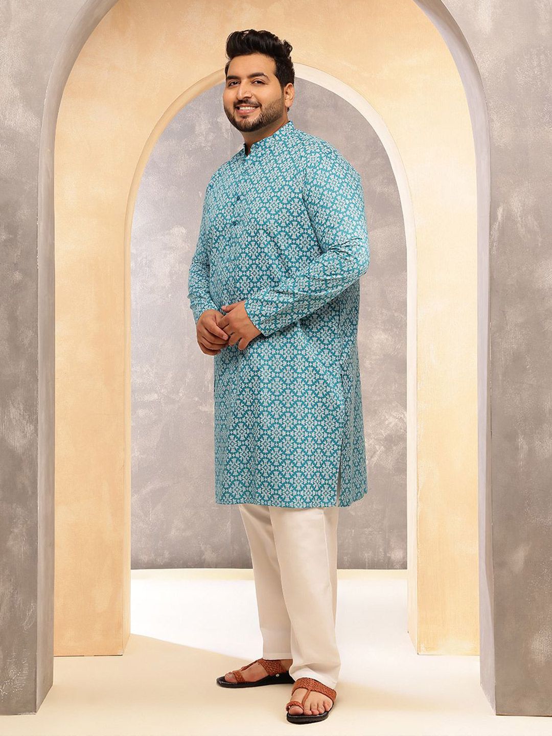 SOJANYA PLUS Floral Printed Mandarin Collar Straight Kurta