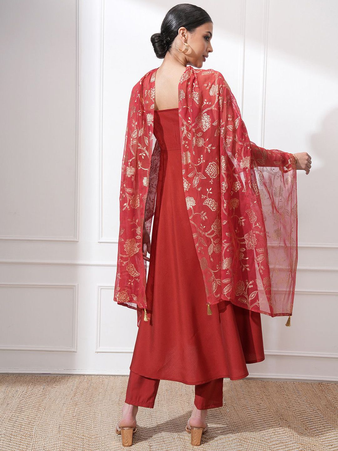Vishudh Women Regular Sequinned Kurta with Trousers & With Dupatta