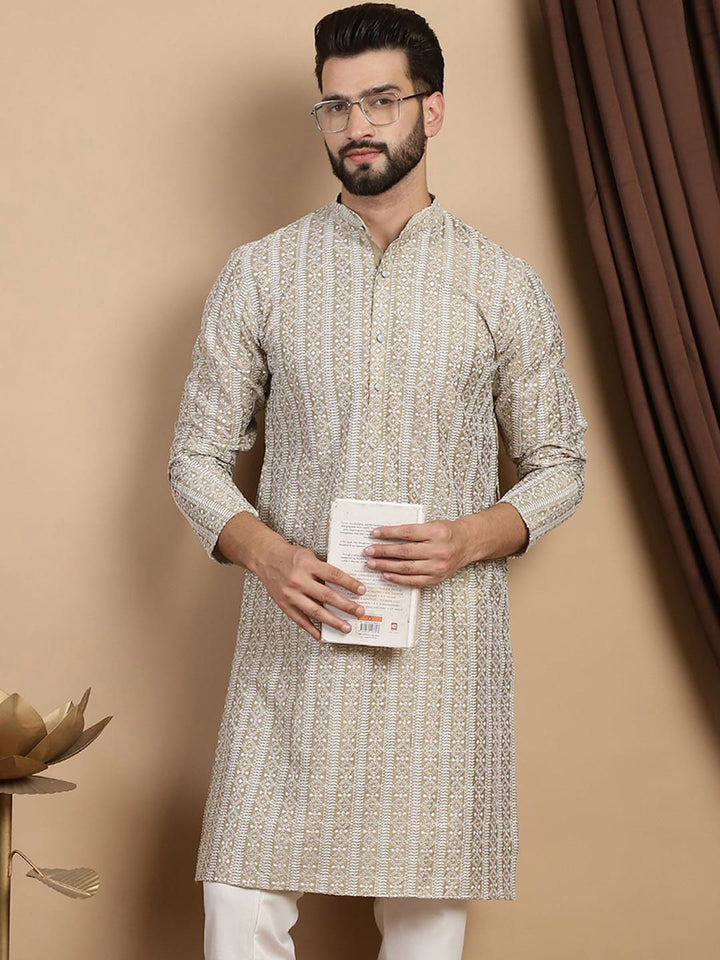 Anouk Mandarin Collar Lengan Panjang Sulam Cotton Kurta