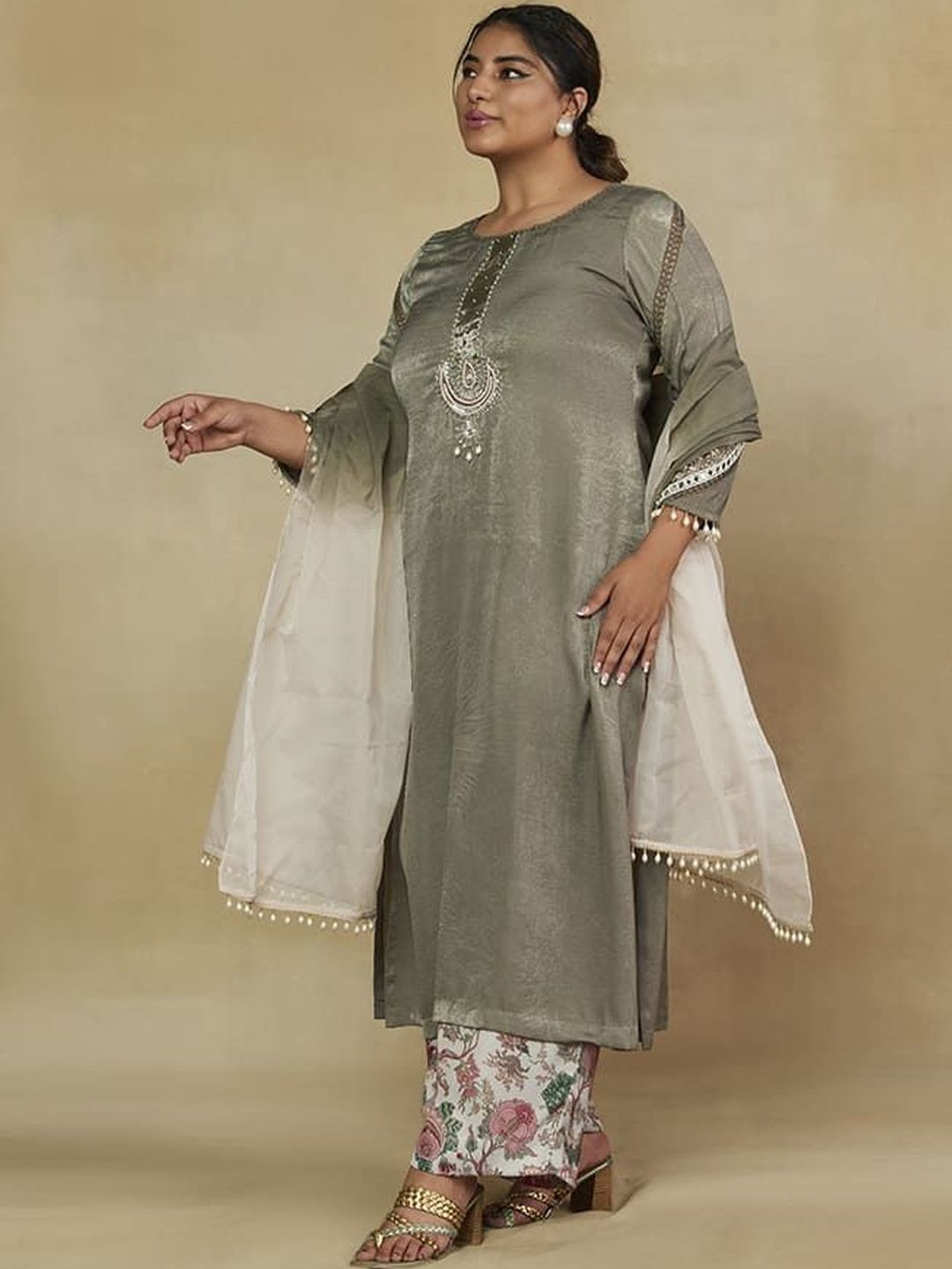 Mamicha Embroidered Round Neck Kurta Set