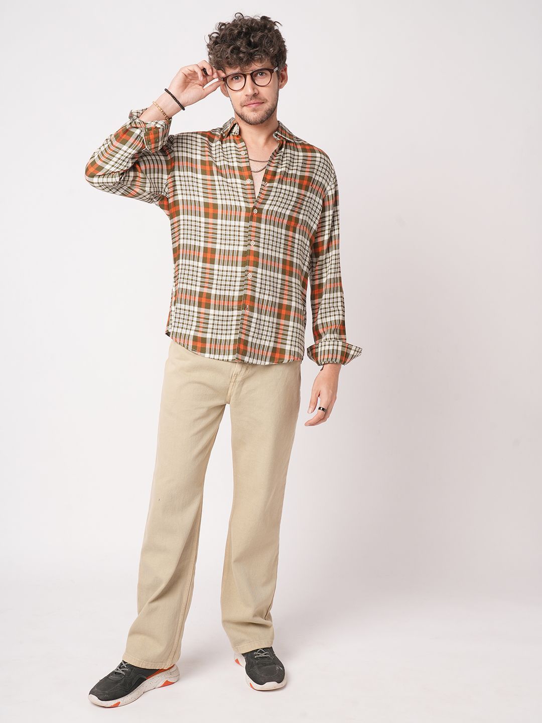 VASTRADO Men Classic Slim Fit Checked Cutaway Collar Casual Shirt