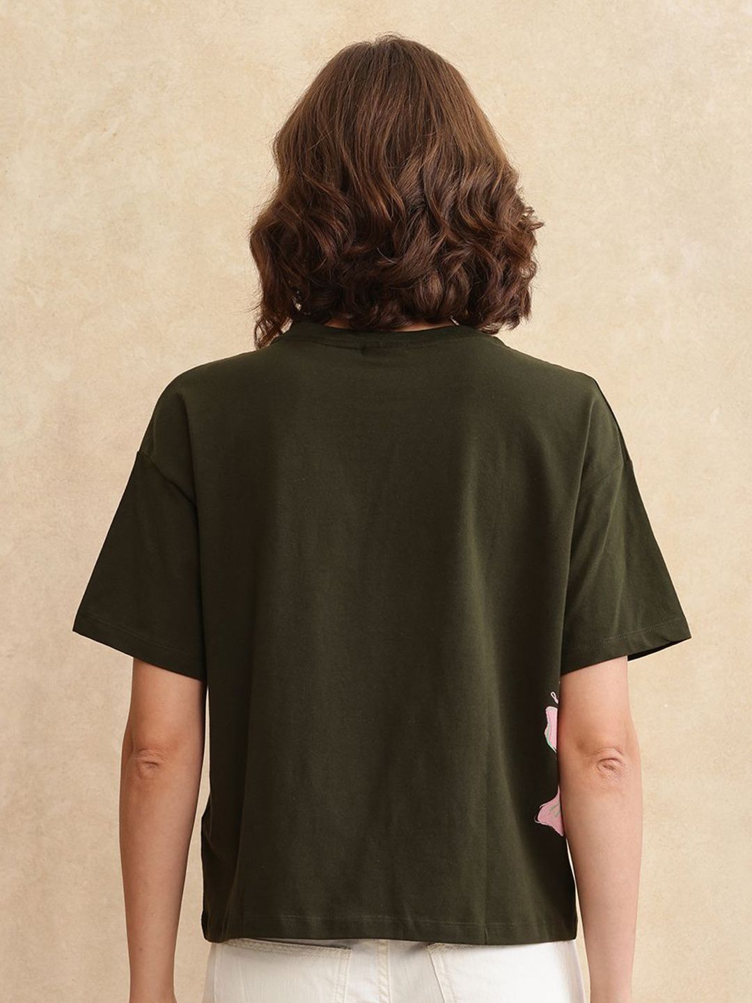 T-shirt wanita yang dicetak oleh wanita yang jarang dicetak