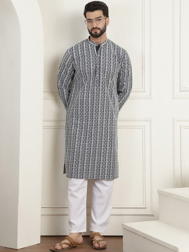 Anouk Sulam Kapas Tulen Kolar Mandarin Lengan Panjang Kurta Lurus dengan Churidar