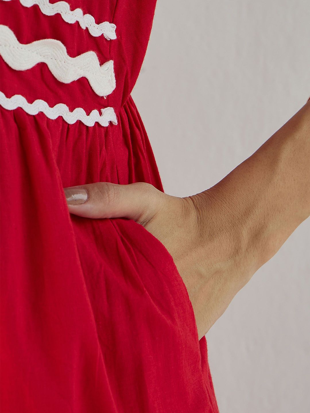 Paprika Merah Jambu oleh SASSAFRAS Wanita Solid Ikat Leher Pakaian Maxi Fit &amp; Flare